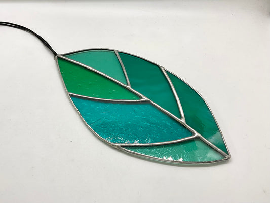 Green leaf suncatcher